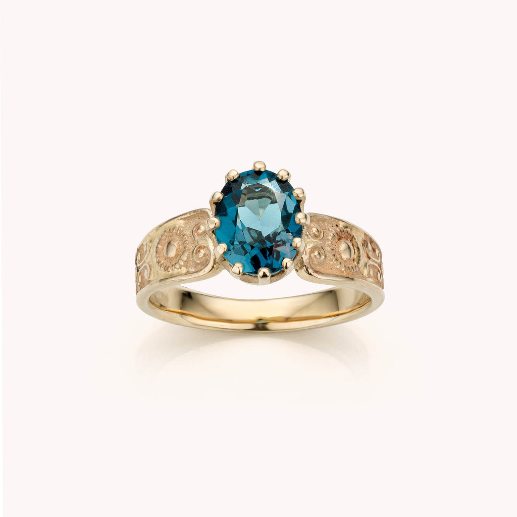 witgouden ring met topaas