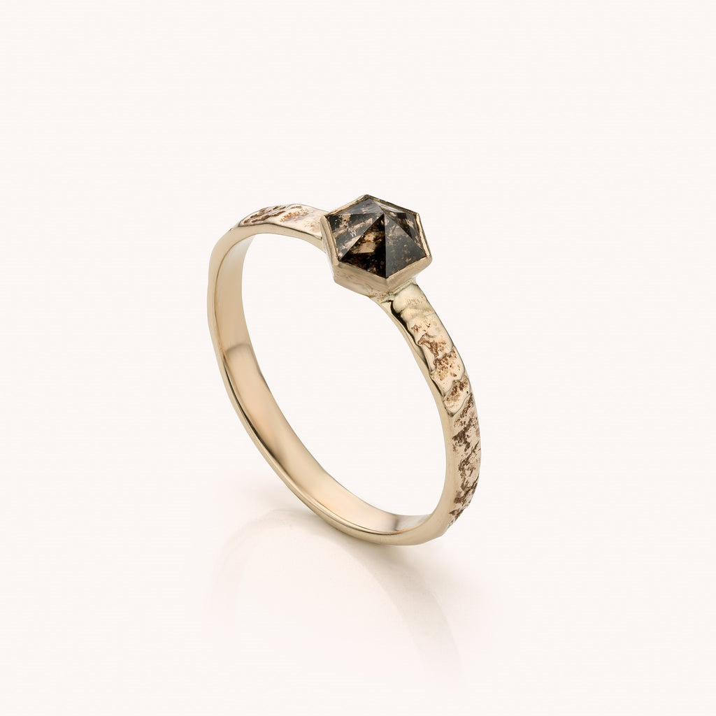 witgouden ring me hexagoon zout/peper diamant