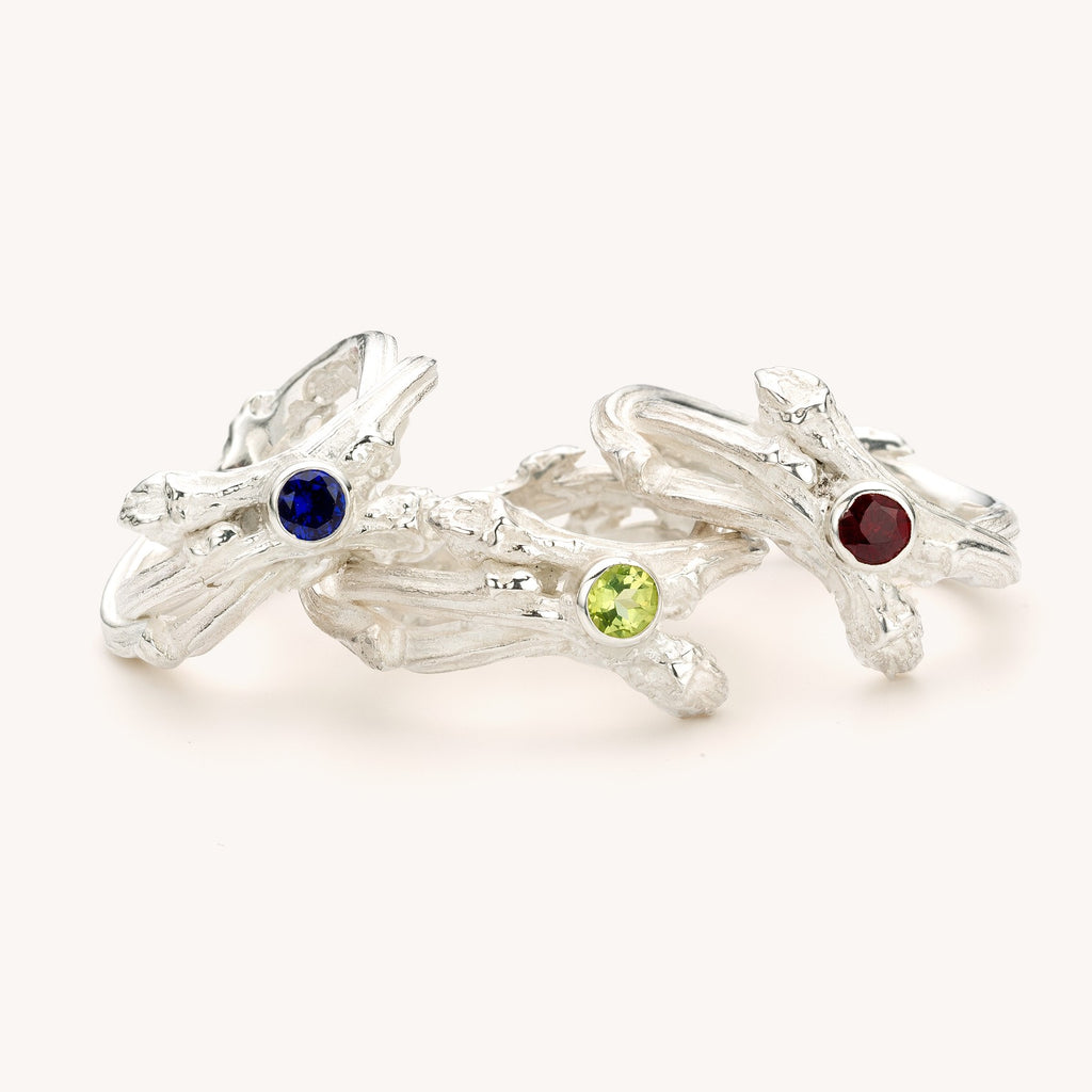 zilveren ring met granaat, saffier of peridoot