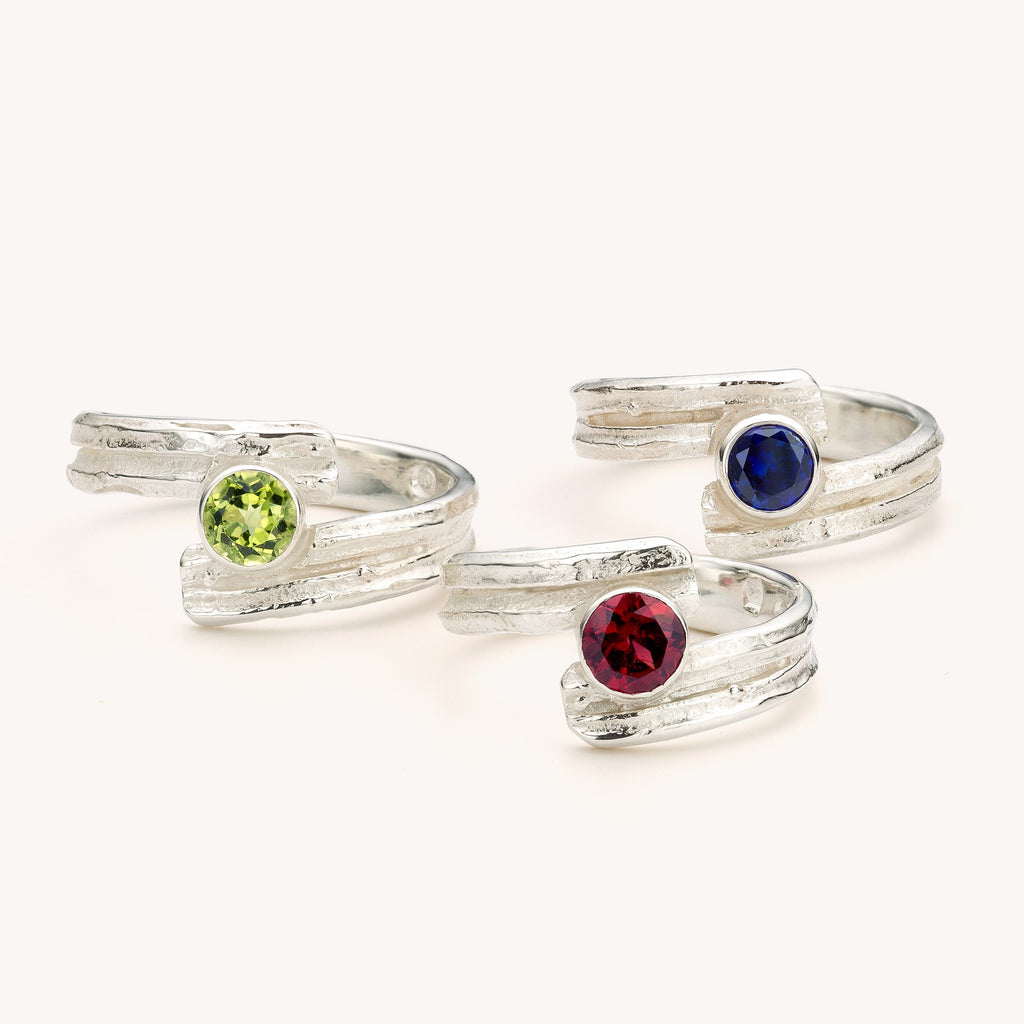 zilveren ring met granaat, saffier of peridoot