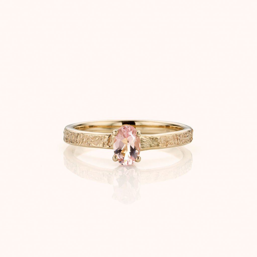 witgouden ring met ovale morganiet