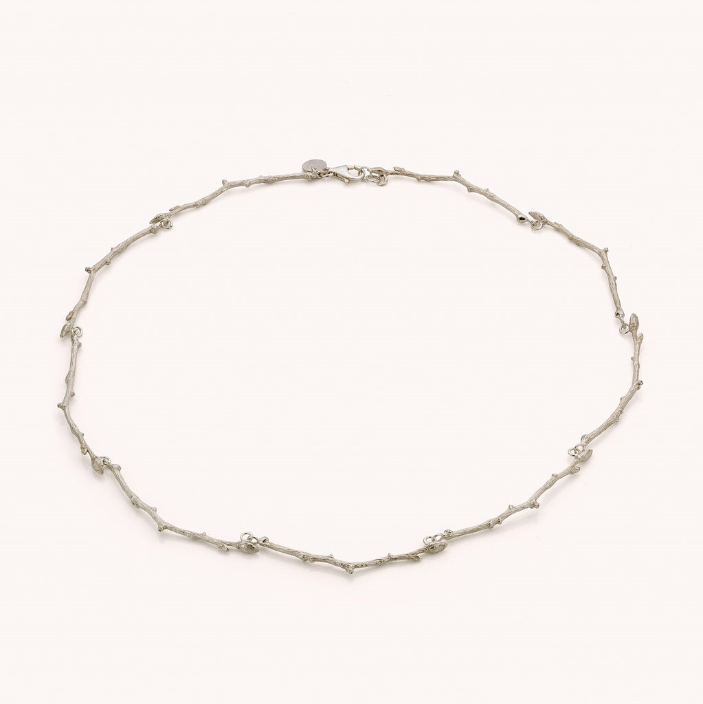halsketting in zilver met takjes motief