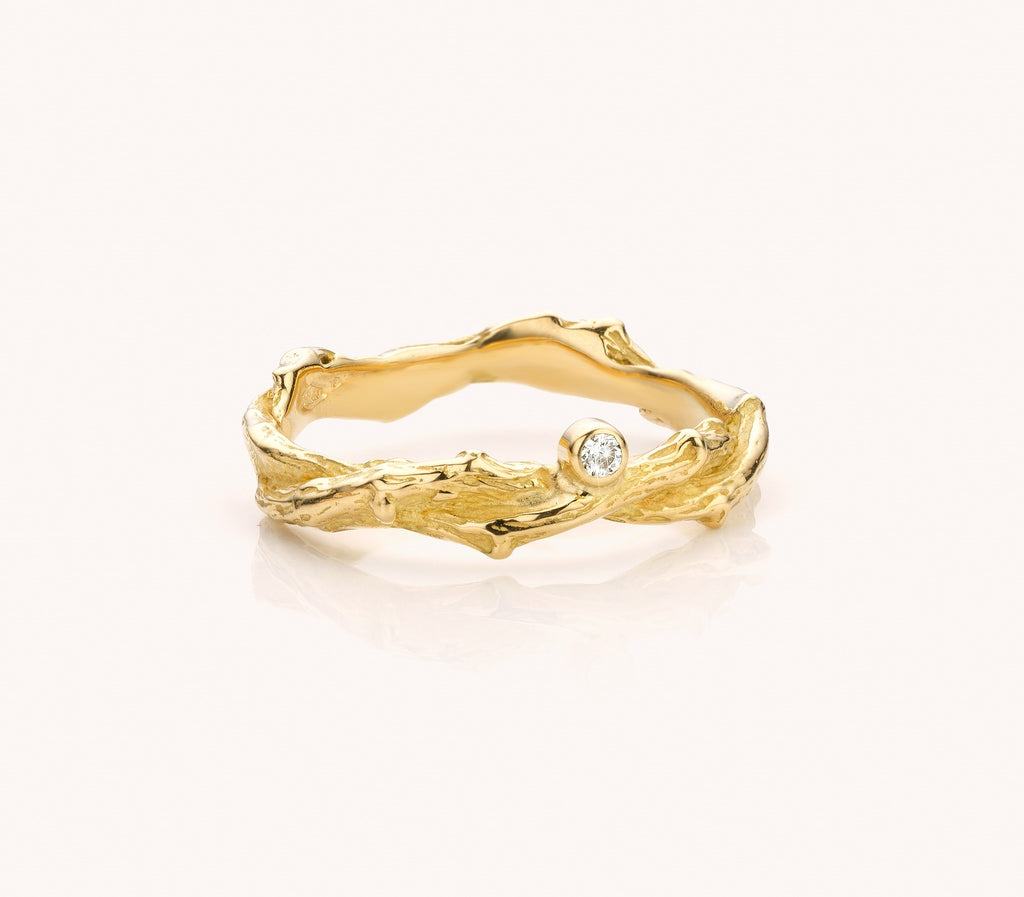 gedraaide gouden ring met diamant