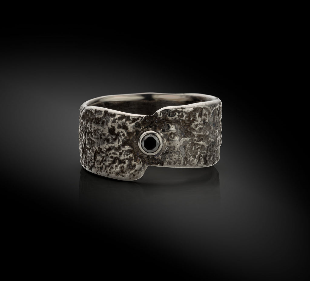 zwarte zilveren ring met zwarte diamant