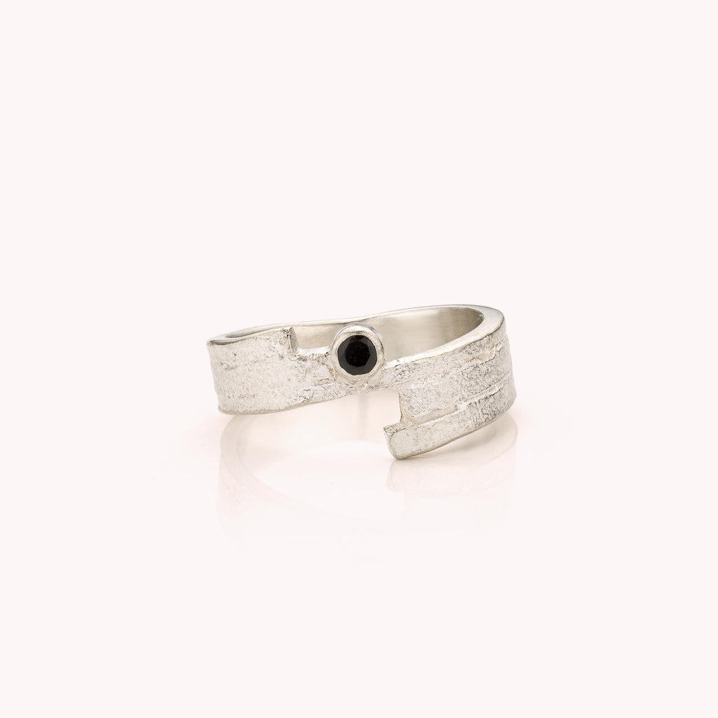 zilveren ring met zwarte spinel of ziricoon (Copy)