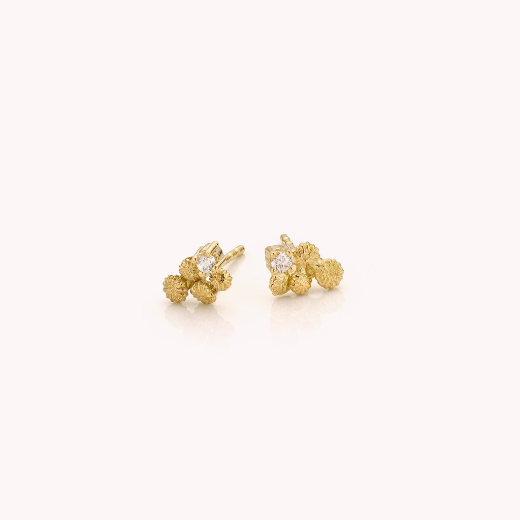 gouden oorstekers bloemknopje met diamant