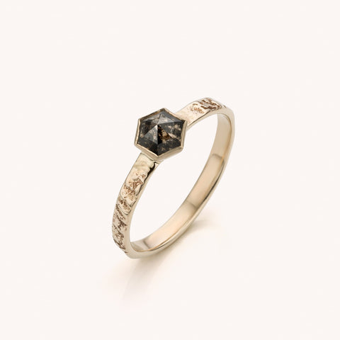 witgouden ring me hexagoon zout/peper diamant