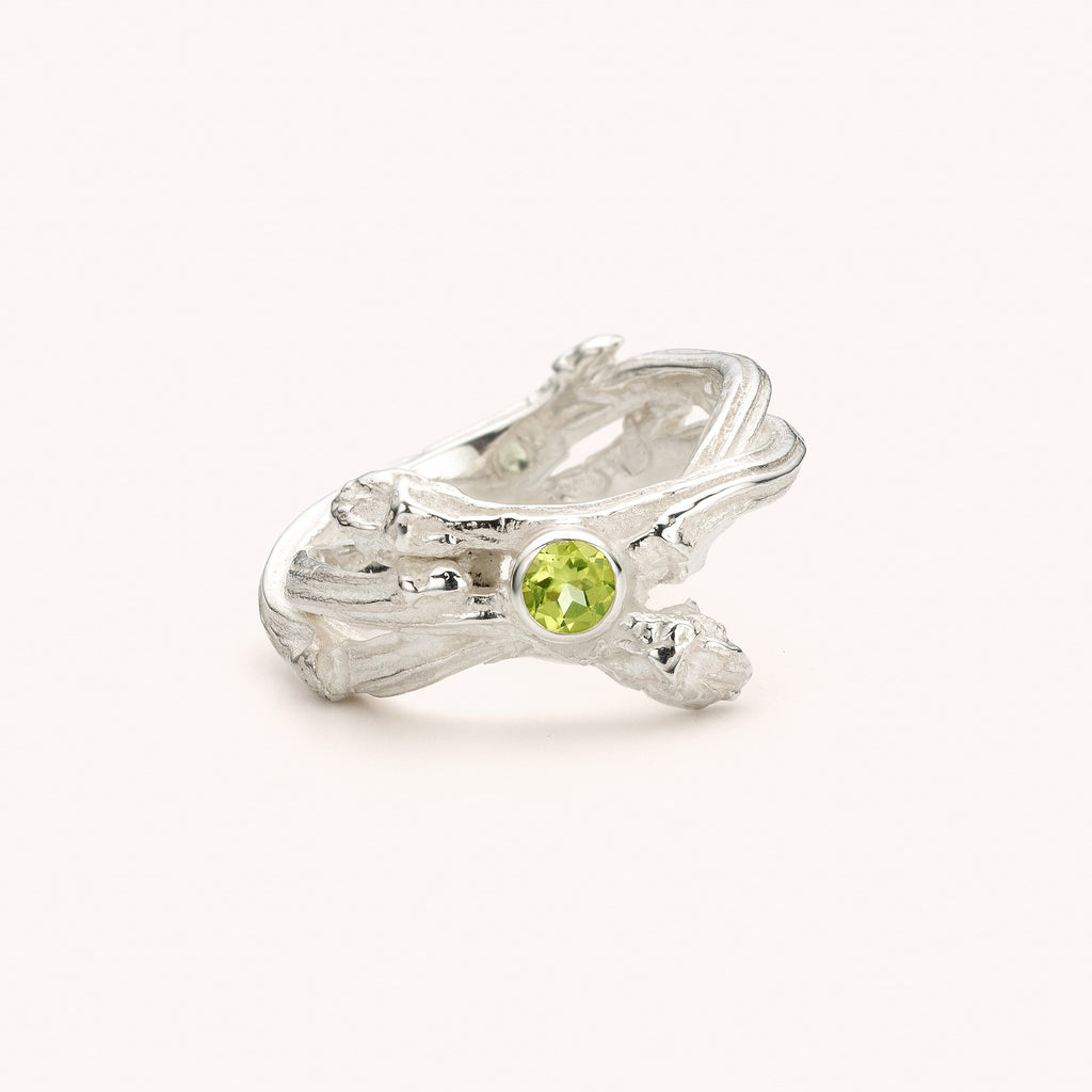zilveren ring met granaat, saffier of peridoot