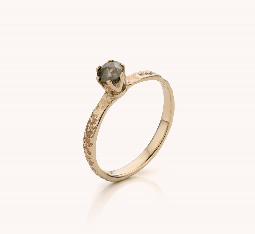 ring met grijze (of rustieke) diamant in witgoud