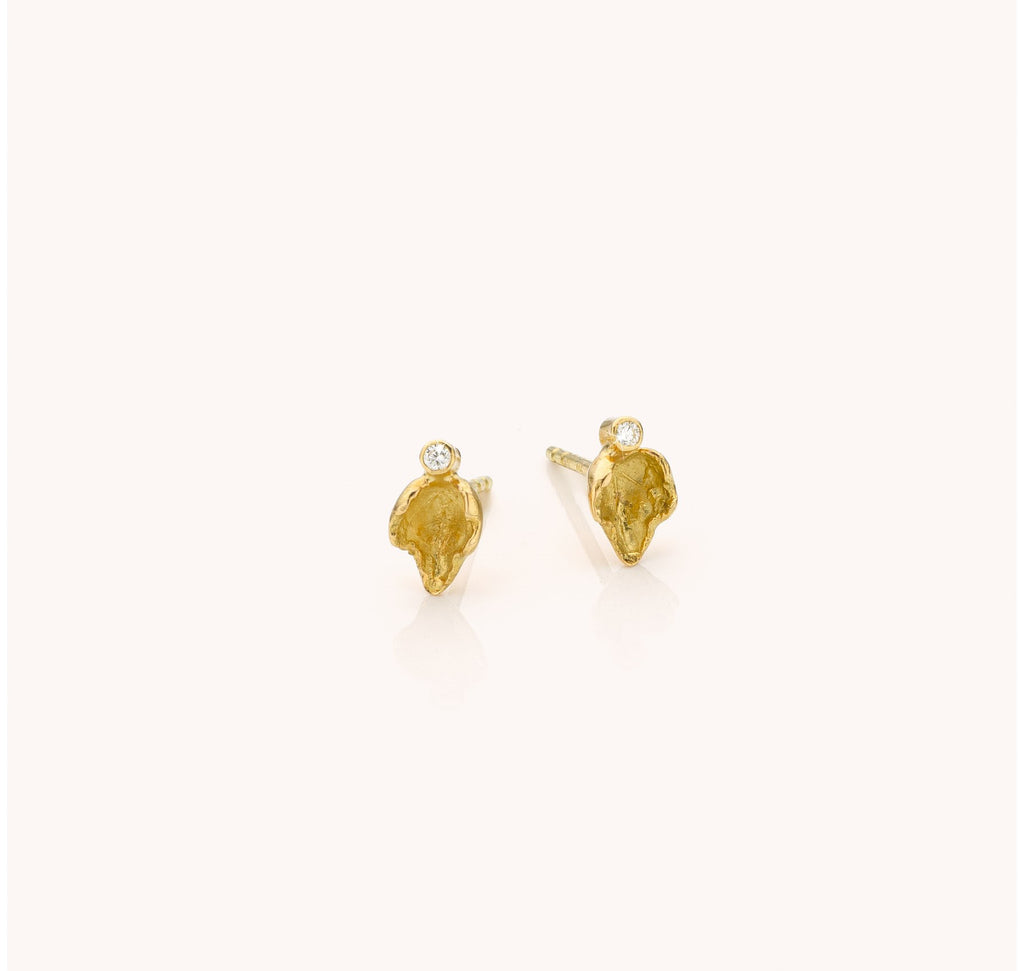gouden oorstekers klein blaadje met diamant