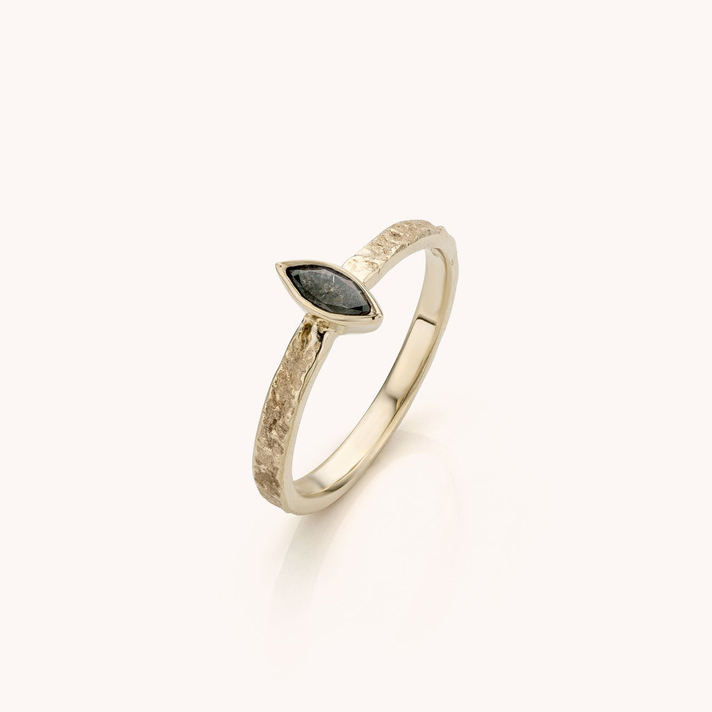 ring met  zout/peper diamant in witgoud