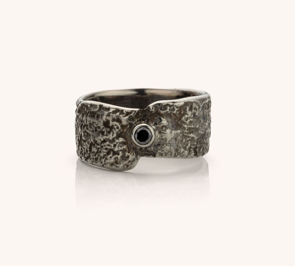 zwarte zilveren ring met zwarte diamant