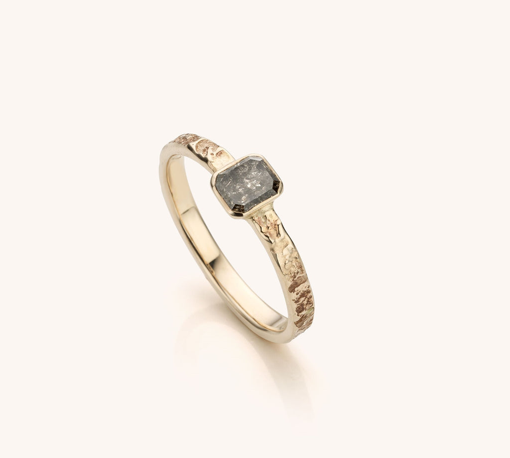 ring met zout/peper diamant in witgoud